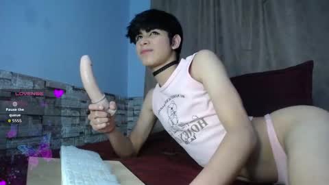 Snapshot of darasweet19 chatting on 17, 10, 2025 MAX online show from 17, 10, 2025