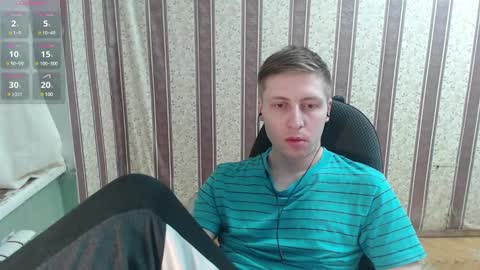 Snapshot of darienlarge chatting on 1, 3, 2025 darienlarge online show from 1, 3, 2025