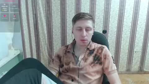 Snapshot of darienlarge chatting on 2, 3, 2025 darienlarge online show from 2, 3, 2025