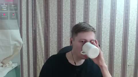 Snapshot of darienlarge chatting on 5, 3, 2025 darienlarge online show from 5, 3, 2025