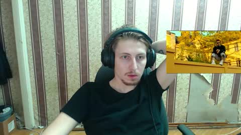 Snapshot of darienlarge chatting on 14, 9, 2025 darienlarge online show from 14, 9, 2025