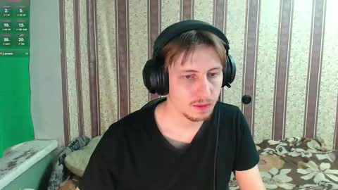 Snapshot of darienlarge chatting on 12, 11, 2025 darienlarge online show from 12, 11, 2025