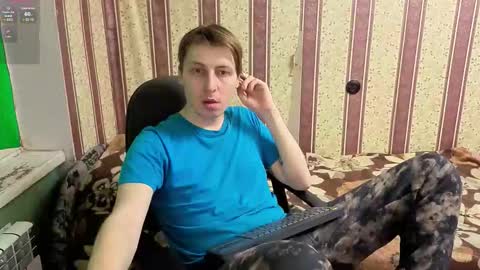 Snapshot of darienlarge chatting on 14, 12, 2025 darienlarge online show from 14, 12, 2025