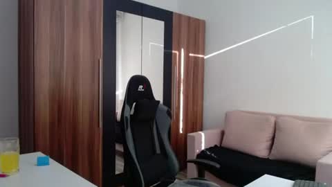 darius_94 online show from 3, 8, 2026