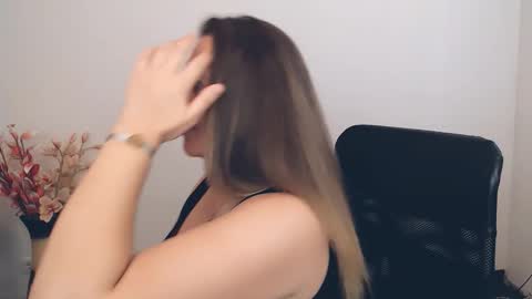 Snapshot of darklure_ chatting on 16, 9, 2025 Anna online show from 16, 9, 2025