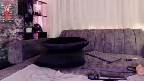 Snapshot of darkly_waxx chatting on 27, 1, 2025 New account.  Help me reach 100 thumbs up  online show from 27, 1, 2025