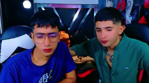 Snapshot of darwinandbrayan chatting on 21, 11, 2025 darwinandbrayan online show from 21, 11, 2025