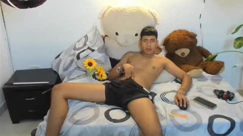 Snapshot of darwinandbrayan chatting on 8, 3, 2026 darwinandbrayan online show from 8, 3, 2026