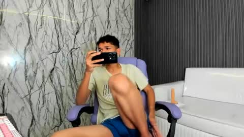 Snapshot of davexxx_ chatting on 25, 6, 2026 Dave online show from 25, 6, 2026