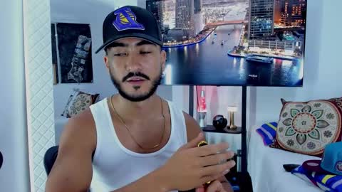 Hey im David that loves to explore and speak their fantasies. Very open talktative and nice. Feel free to chat with me online show from 4, 3, 2026