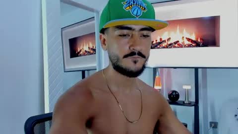Hey im David that loves to explore and speak their fantasies. Very open talktative and nice. Feel free to chat with me online show from 26, 6, 2026