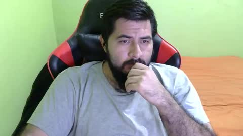 Snapshot of daviddelz chatting on 5, 12, 2025 David online show from 5, 12, 2025