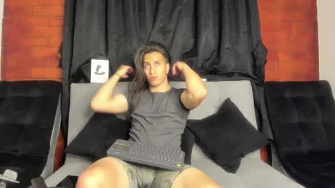 Snapshot of davidx_x21 chatting on 8, 1, 2025 davidx_x21 online show from 8, 1, 2025