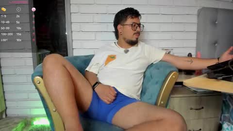 Snapshot of daviidevans chatting on 22, 11, 2025 David Evans online show from 22, 11, 2025