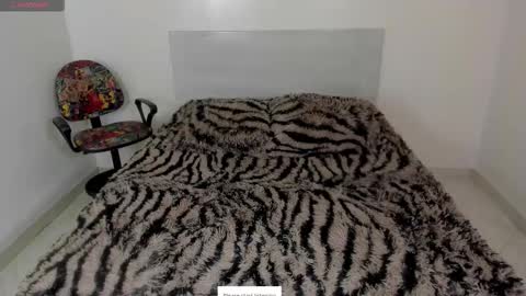 I am Dayanna  tecca online show from 25, 11, 2025