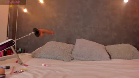DAYRA ANGELS online show from 11, 7, 2026
