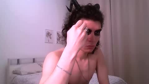 Snapshot of dean_raven chatting on 19, 12, 2025 dean_raven online show from 19, 12, 2025