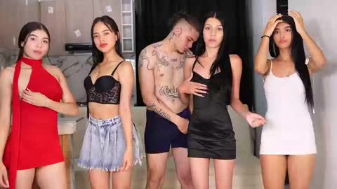 Snapshot of dears_pearlss chatting on 27, 9, 2025 Hannah - Annie - Alisson online show from 27, 9, 2025