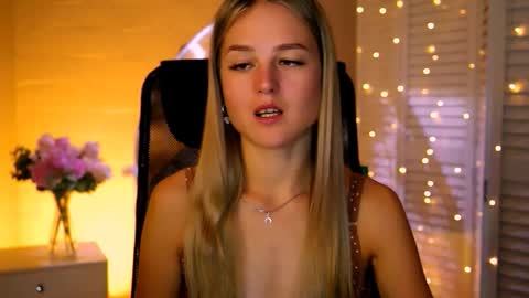 Snapshot of deboralarson chatting on 13, 11, 2025 Debora online show from 13, 11, 2025