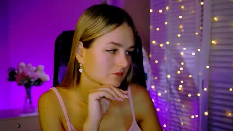 Snapshot of deboralarson chatting on 18, 11, 2025 Debora online show from 18, 11, 2025