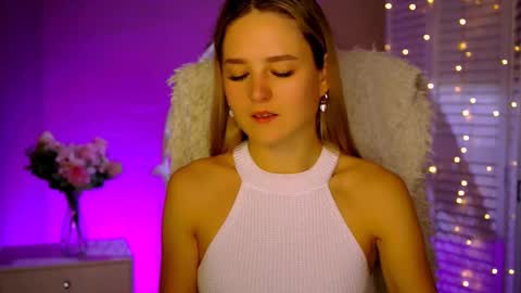 Snapshot of deboralarson chatting on 24, 11, 2025 Debora online show from 24, 11, 2025