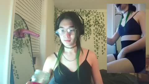 deciduousdoll online show from 11, 9, 2025