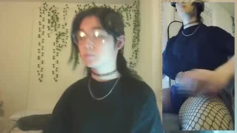 deciduousdoll online show from 1, 12, 2025