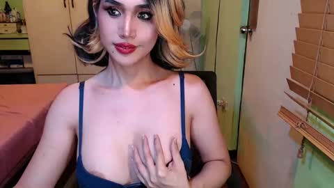 Snapshot of deliciosats chatting on 7, 3, 2025 Mercedes online show from 7, 3, 2025