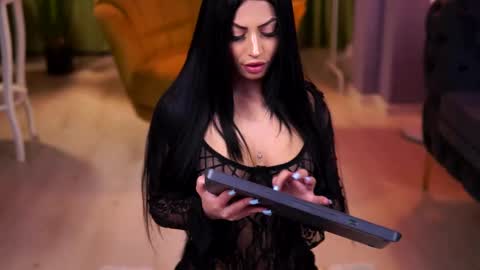 Delilah online show from 27, 4, 2026