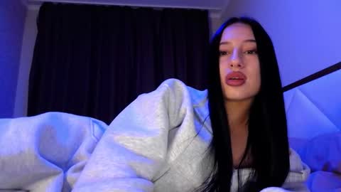 delly_love online show from 2, 11, 2025