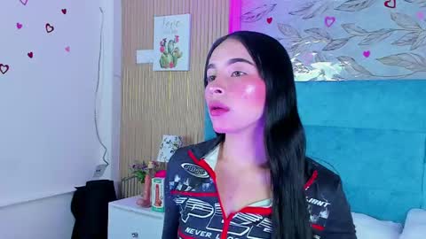 Snapshot of delphine_doll chatting on 20, 4, 2026 Delia online show from 20, 4, 2026