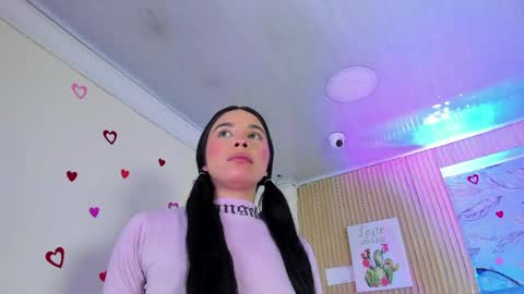 Snapshot of delphine_doll chatting on 29, 4, 2026 Delia online show from 29, 4, 2026