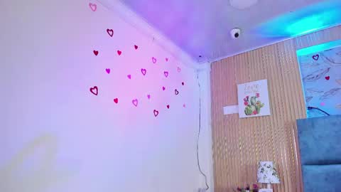 Snapshot of delphine_doll chatting on 29, 4, 2026 Delia online show from 29, 4, 2026