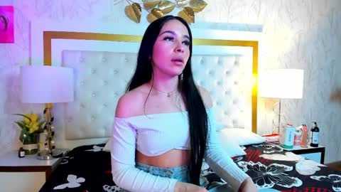 Snapshot of delphine_doll chatting on 3, 5, 2026 Delia online show from 3, 5, 2026