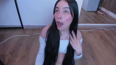Snapshot of delphine_doll chatting on 8, 5, 2026 Delia online show from 8, 5, 2026