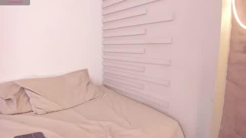 demy_ruiz online show from 24, 2, 2025