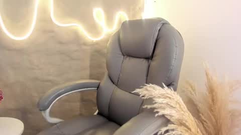 demy_ruiz online show from 6, 3, 2025