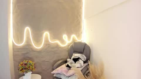 demy_ruiz online show from 6, 3, 2025