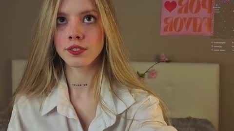 Snapshot of denaebeste chatting on 4, 12, 2025 Emma online show from 4, 12, 2025