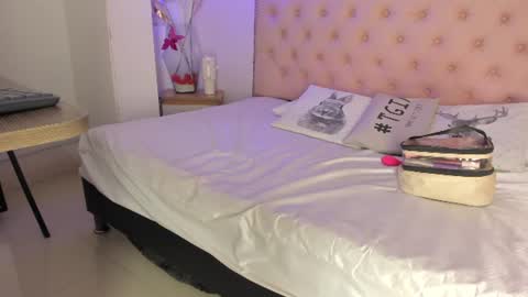 denisse_logan online show from 2, 7, 2026