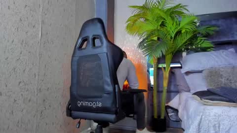 dennis_cox_ online show from 16, 2, 2025