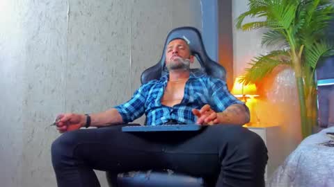 dennis_cox_ online show from 17, 2, 2025