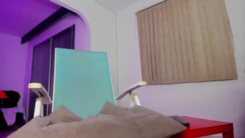 Snapshot of dereckhardd chatting on 8, 3, 2025 dereckhardd online show from 8, 3, 2025