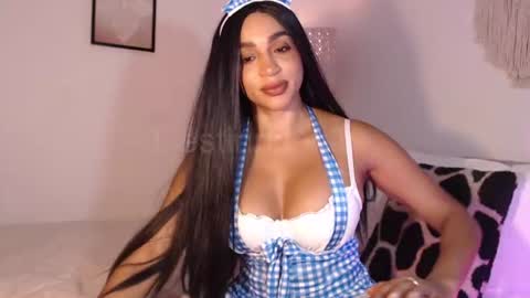 Snapshot of destinnemil chatting on 19, 6, 2026 Destinne Mill online show from 19, 6, 2026
