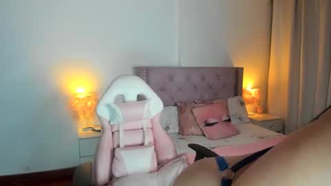 Snapshot of destinysweet21 chatting on 10, 10, 2025 destinysweet21 online show from 10, 10, 2025