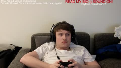 Snapshot of devantheplug chatting on 16, 12, 2024 Devan online show from 16, 12, 2024