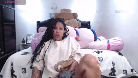 devi_black_13_ online show from 6, 5, 2026