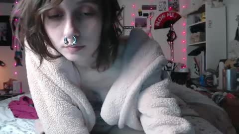 Snapshot of devilg1rl chatting on 28, 12, 2024 poutyangel online show from 28, 12, 2024