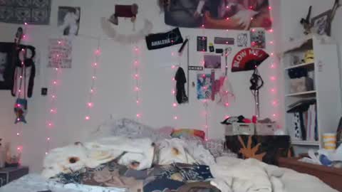 Snapshot of devilg1rl chatting on 27, 1, 2025 poutyangel online show from 27, 1, 2025