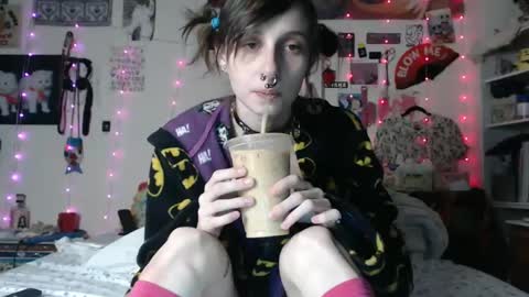 Snapshot of devilg1rl chatting on 23, 2, 2025 poutyangel online show from 23, 2, 2025